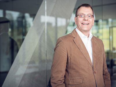 bilster-berg_portrait_frank-igelbrinck Von A wie Autokonfiguration über K wie Kiesbett bis Z wie Zertifizierung: Frank Igelbrinck und sein Team kümmern sich mit Herzblut um die Sicherheit am Bilster Berg.
